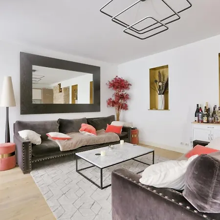 Charming In Opera Apartment Paris