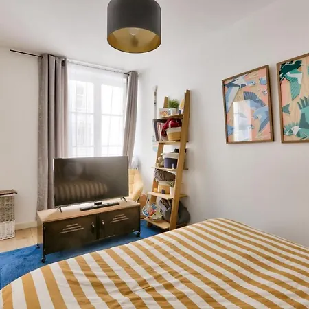Charming In Opera Apartment Paris